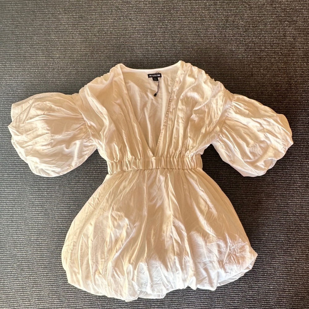 PrettyLittleThing White Puff Sleeve Bubble Hem Mini Dress V-Neck Size US 6